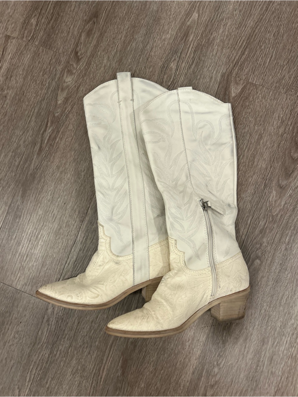 Dolce Vita - Women's Solei Leather Boot 
(Cream Embroidered Western)
